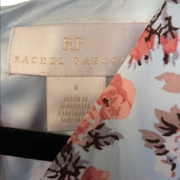 Floral Print V-Neck Dress - Picture 7 of 10